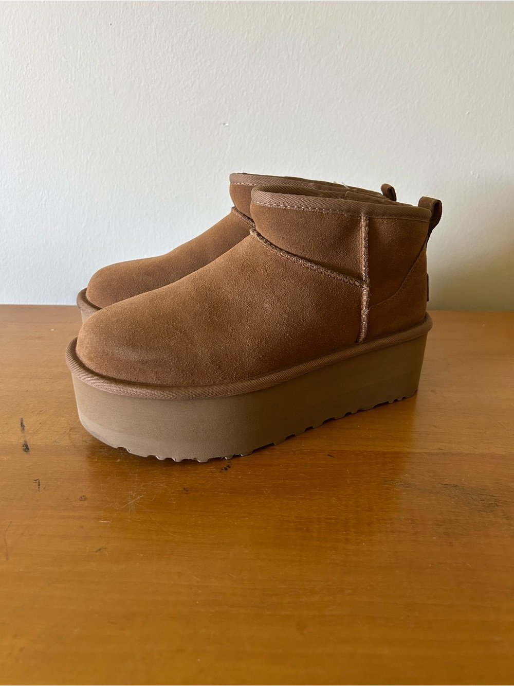 UGG Classic Ultra Mini Platform Bootie Size 6 Chestnut Boot Shearling Lined